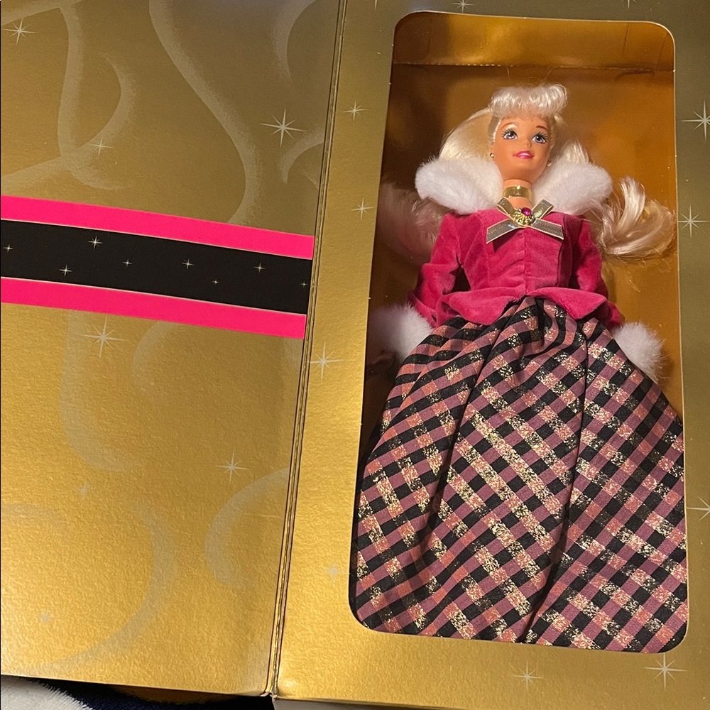 Vintage Avon SE Winter Rhapsody Barbie 1996 NIB